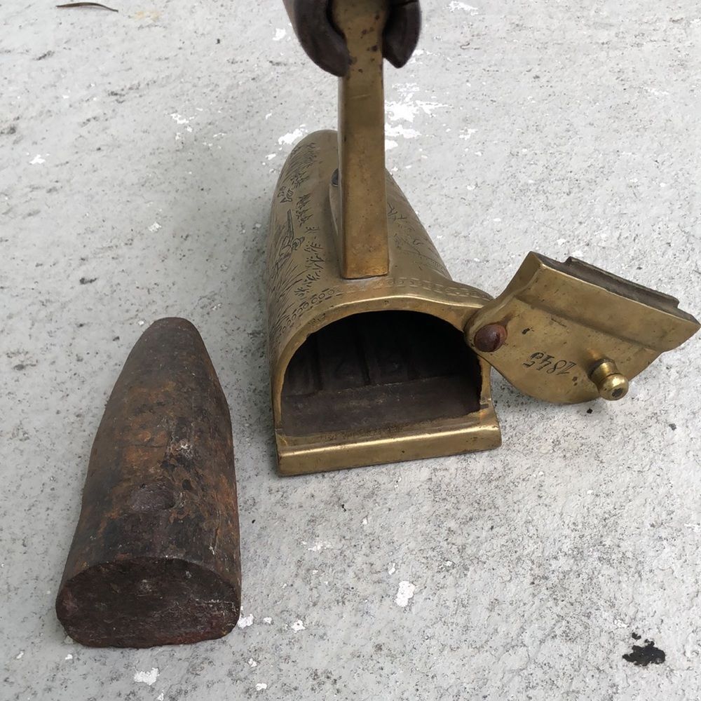 Antique Victorian Slug iron - Picture 7 of 11